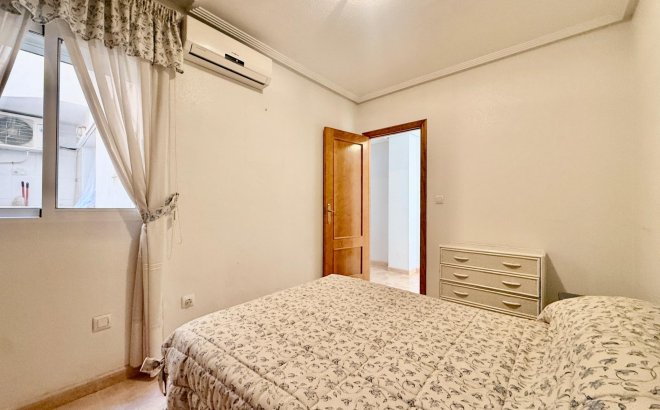 Resale - Apartment -
Torrevieja - Centro