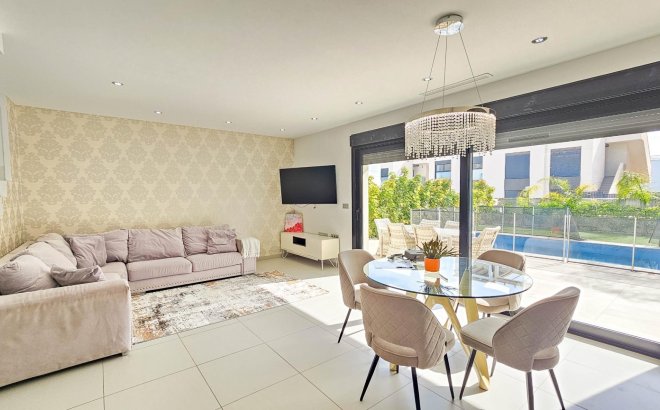 Resale - Villa -
Rojales - Cuidad Quesada