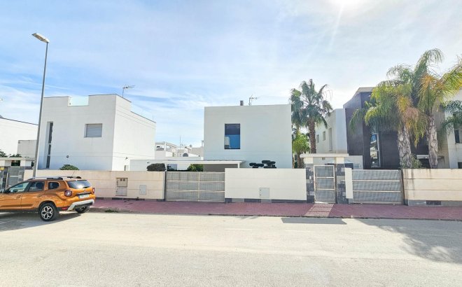 Resale - Villa -
Rojales - Cuidad Quesada