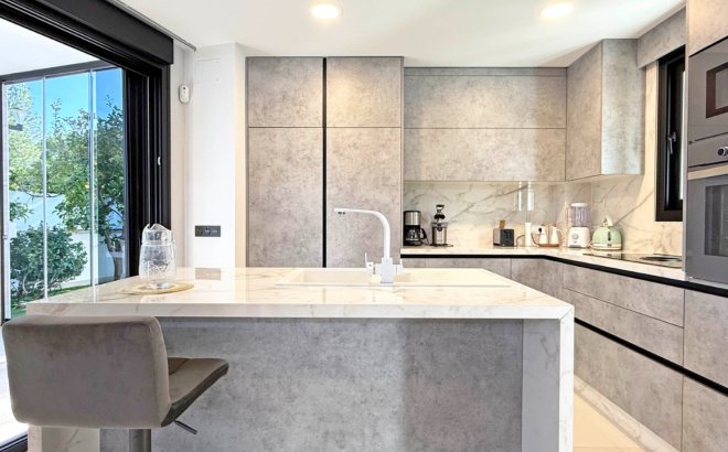 Resale - Villa -
Orihuela Costa - Costa Blanca