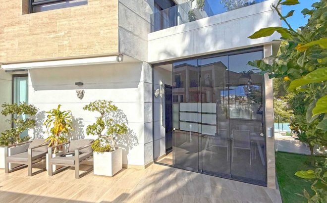 Resale - Villa -
Orihuela Costa - Costa Blanca