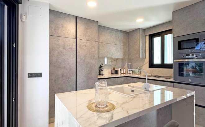 Resale - Villa -
Orihuela Costa - Costa Blanca