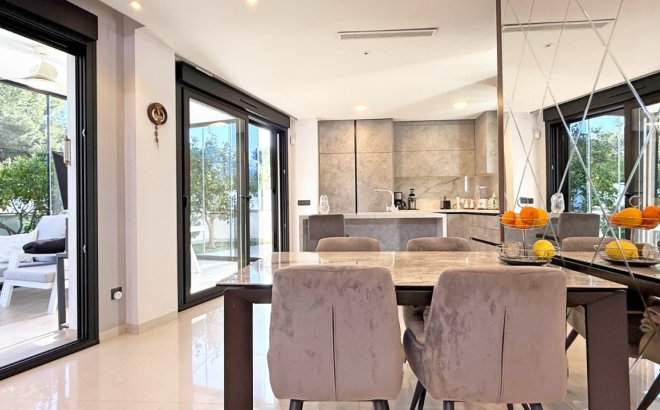 Resale - Villa -
Orihuela Costa - Costa Blanca