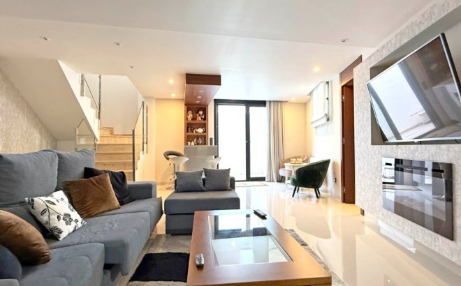 Resale - Villa -
Orihuela Costa - Costa Blanca