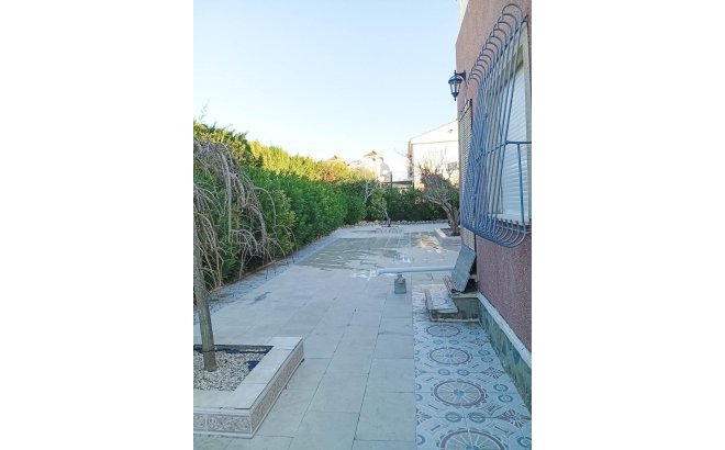 Revente - Villa -
Torrevieja - La Siesta - El Salado - Torreta