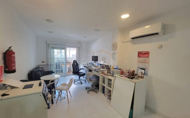 Herverkoop - Appartement -
Torrevieja - Playa del Cura