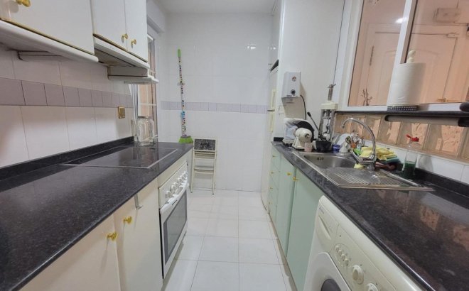 Herverkoop - Appartement -
Torrevieja - Playa del Cura