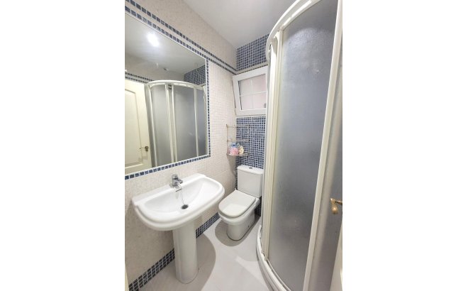 Herverkoop - Appartement -
Torrevieja - Playa del Cura