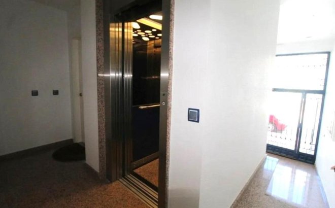 Herverkoop - Appartement -
Torrevieja - Playa del Cura