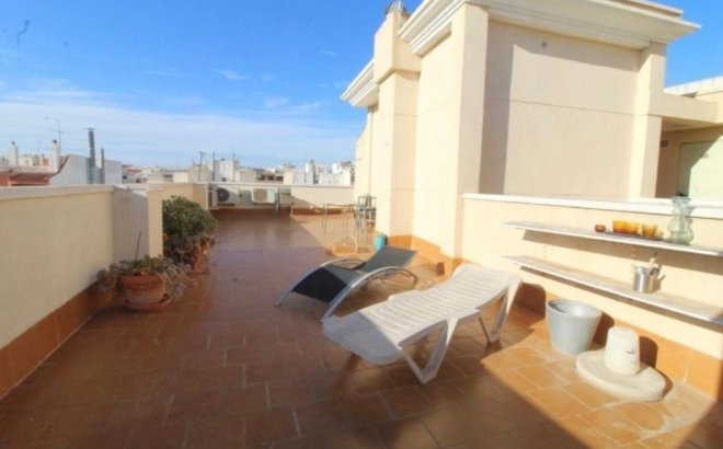 Herverkoop - Appartement -
Torrevieja - Playa del Cura