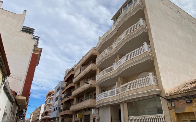 Herverkoop - Appartement -
Torrevieja - Playa del Cura