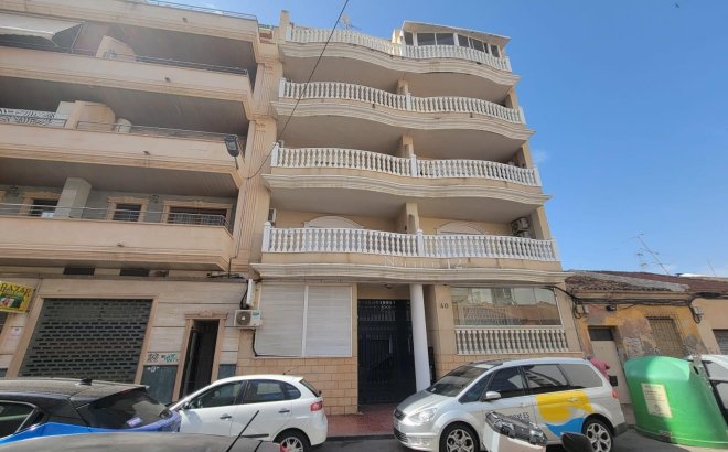 Herverkoop - Appartement -
Torrevieja - Playa del Cura