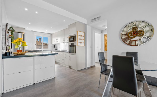 Resale - Bungalow -
Torrevieja - Costa Blanca