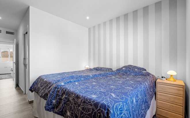 Resale - Bungalow -
Torrevieja - Costa Blanca