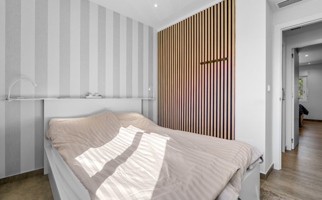 Resale - Bungalow -
Torrevieja - Costa Blanca