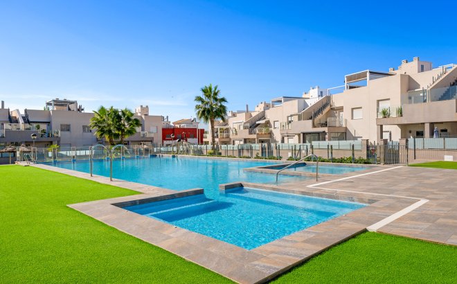 Resale - Bungalow -
Torrevieja - Costa Blanca
