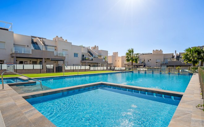 Resale - Bungalow -
Torrevieja - Costa Blanca