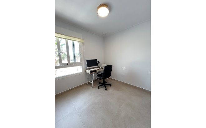 Resale - Apartment -
El Raso - Costa Blanca