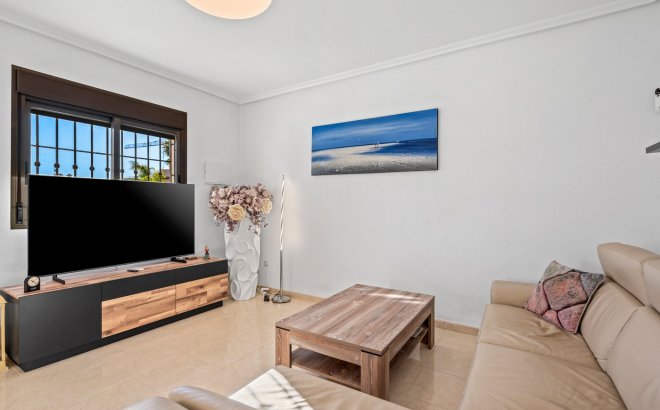 Resale - Villa -
San Miguel de Salinas - Inland