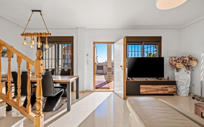 Resale - Villa -
San Miguel de Salinas - Inland