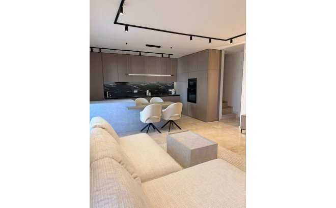 Resale - Penthouse -
Las Ramblas Golf - Inland