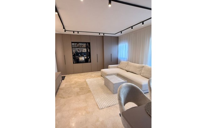 Resale - Penthouse -
Las Ramblas Golf - Inland