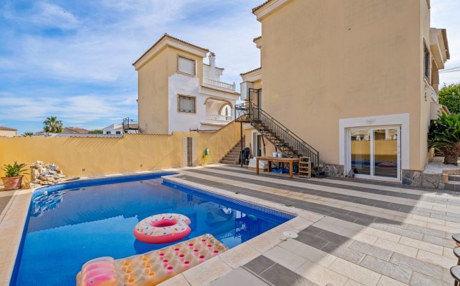 Resale - Villa -
Orihuela Costa - Costa Blanca