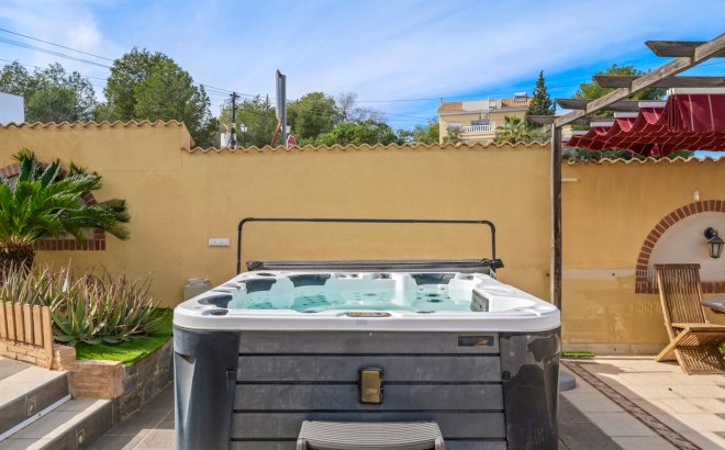 Resale - Villa -
Orihuela Costa - Costa Blanca