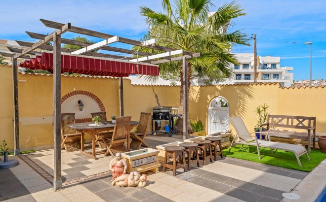 Resale - Villa -
Orihuela Costa - Costa Blanca