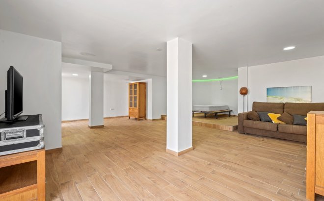 Resale - Villa -
Orihuela Costa - Costa Blanca