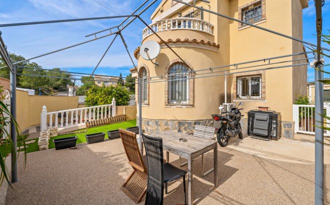 Resale - Villa -
Orihuela Costa - Costa Blanca