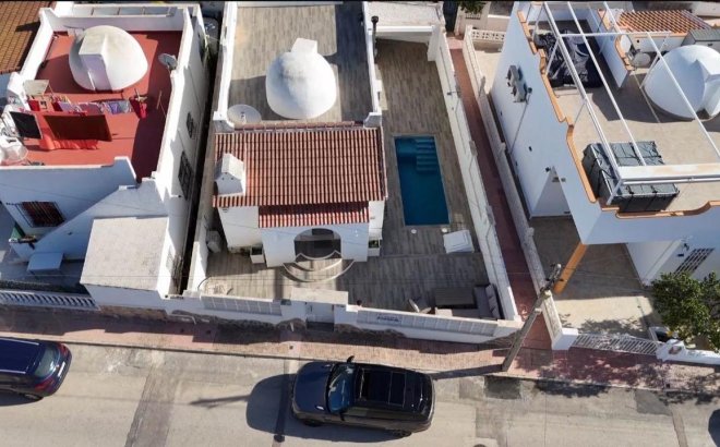 Resale - Villa -
Villamartin - Costa Blanca