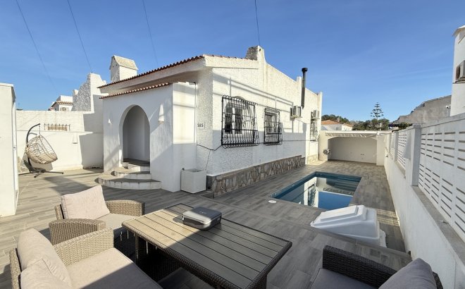 Resale - Villa -
Villamartin - Costa Blanca