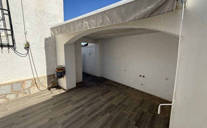 Resale - Villa -
Villamartin - Costa Blanca