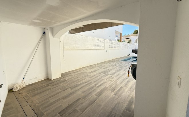 Resale - Villa -
Villamartin - Costa Blanca