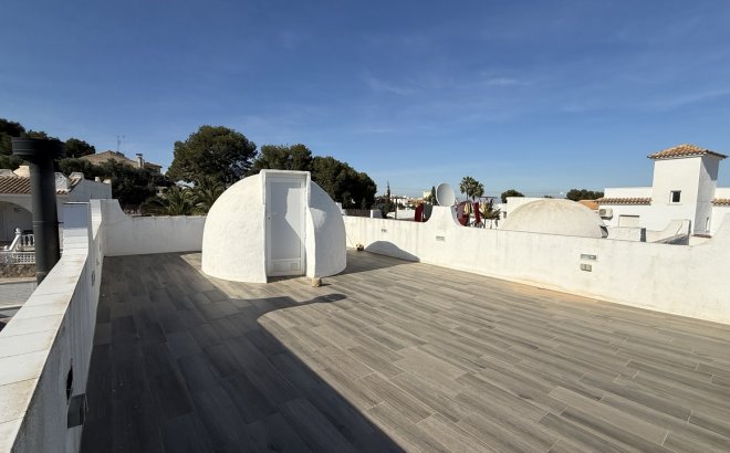 Resale - Villa -
Villamartin - Costa Blanca