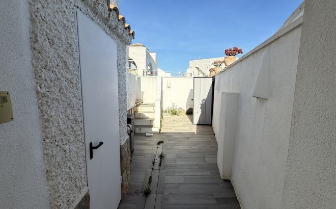 Resale - Villa -
Villamartin - Costa Blanca