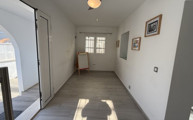 Resale - Villa -
Villamartin - Costa Blanca