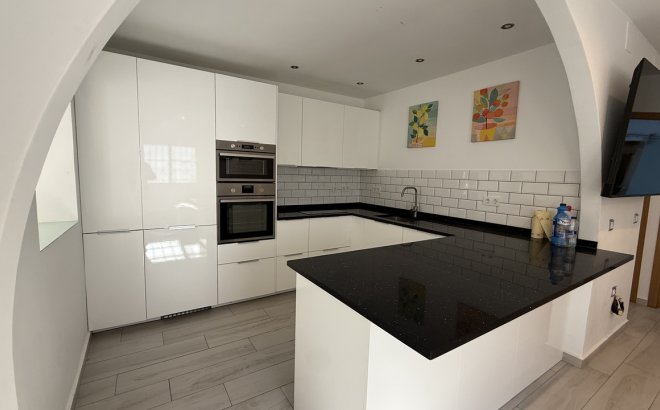 Resale - Villa -
Villamartin - Costa Blanca