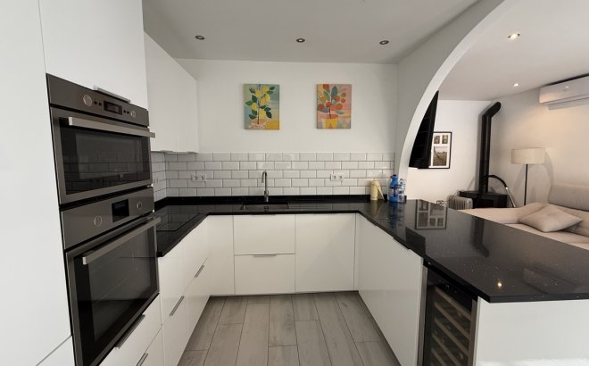 Resale - Villa -
Villamartin - Costa Blanca