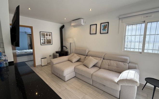 Resale - Villa -
Villamartin - Costa Blanca