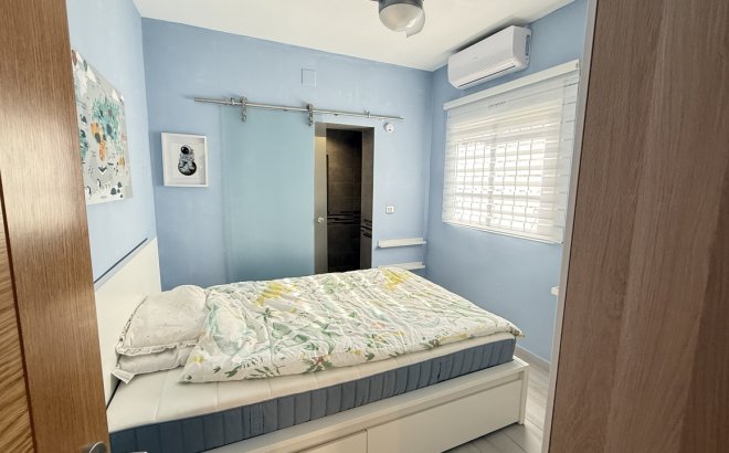 Resale - Villa -
Villamartin - Costa Blanca