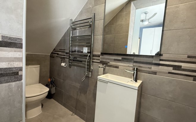 Resale - Villa -
Villamartin - Costa Blanca