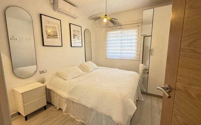 Resale - Villa -
Villamartin - Costa Blanca