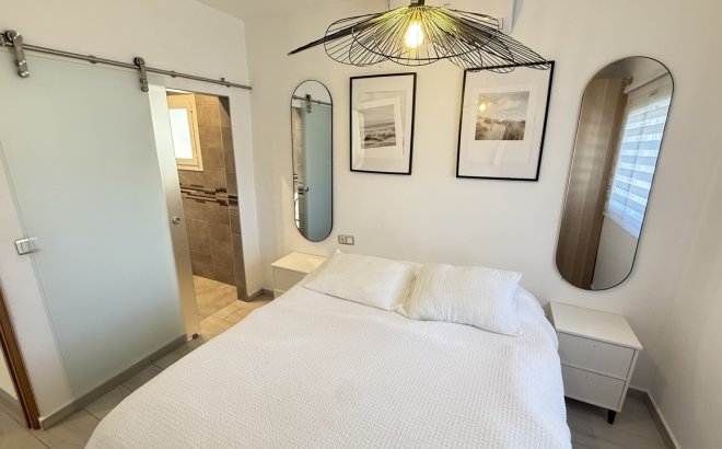 Resale - Villa -
Villamartin - Costa Blanca