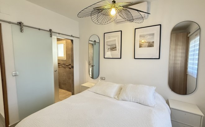 Resale - Villa -
Villamartin - Costa Blanca