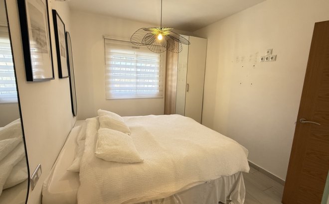 Resale - Villa -
Villamartin - Costa Blanca