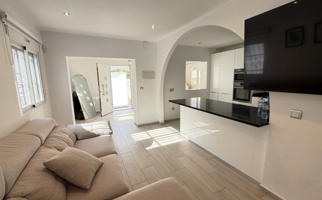 Resale - Villa -
Villamartin - Costa Blanca