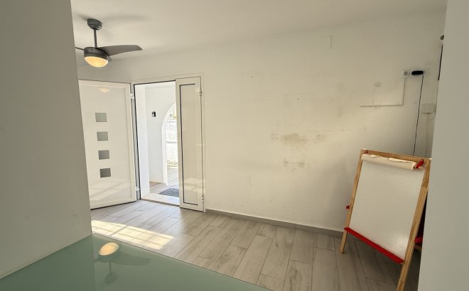 Resale - Villa -
Villamartin - Costa Blanca