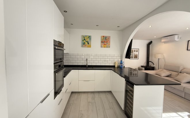 Resale - Villa -
Villamartin - Costa Blanca